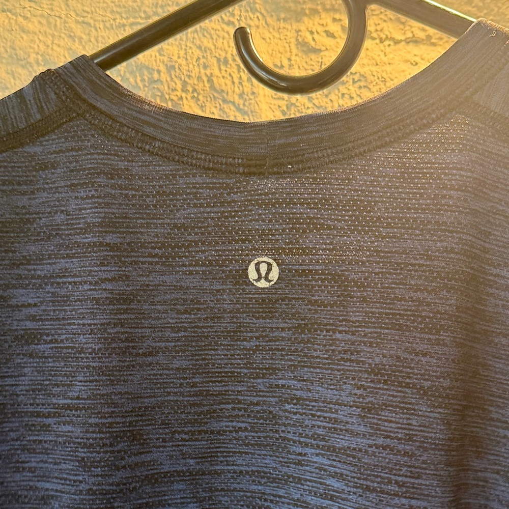 XL Lululemon Navy Blue Men's Short Sleeve Tee - Picture 3 of 5